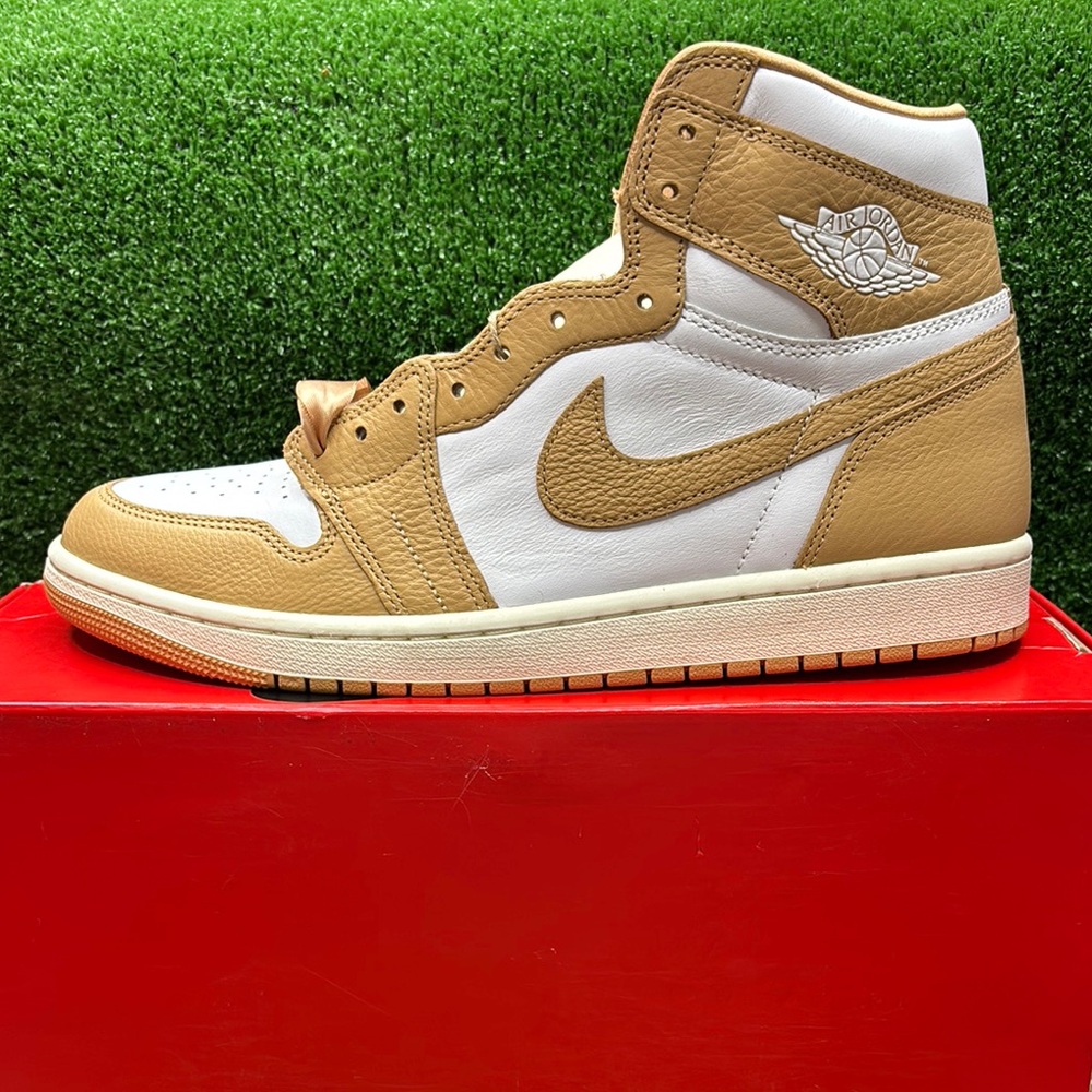 Nike Air Jordan High-Tops in Tan and White